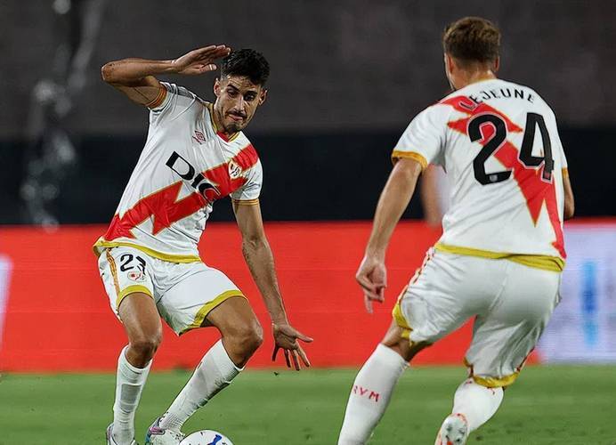 西甲焦点战：莱万特主场守反保级，巴列卡诺客场稳健争中游